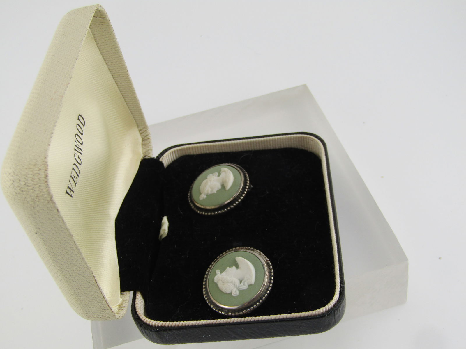 Vintage Sterling Green Wedgwood Cameo Earrings, Clip, Original Box, 1950's-1960's - 3