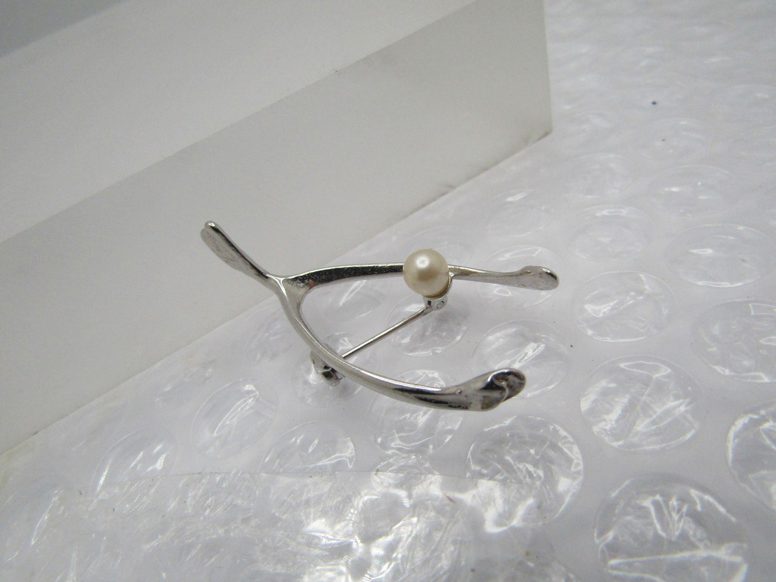 Sterling Wishbone & Pearl Brooch, Beau Sterling, 1960's-1970's: Sterling Wishbone & Pearl Brooch, Beau Sterling, 1960's-1970's.. 1.5" long and 3/4" wide. The pearl is a cultured pearl that is appx. 4.5mm. Tests as sterling with a weight of appx. 2.91 gr. Very