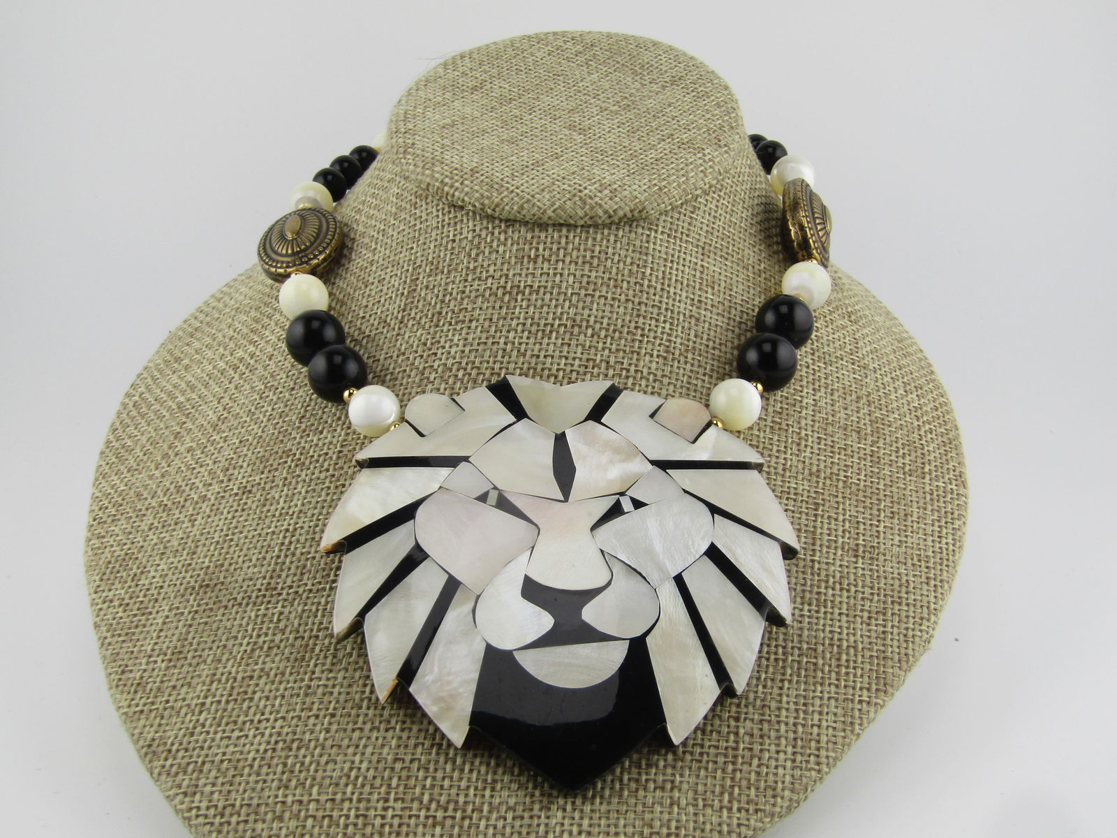 Vintage Lee Sand MOP Lion Beaded Necklace 22", 1970's-1980's - 3