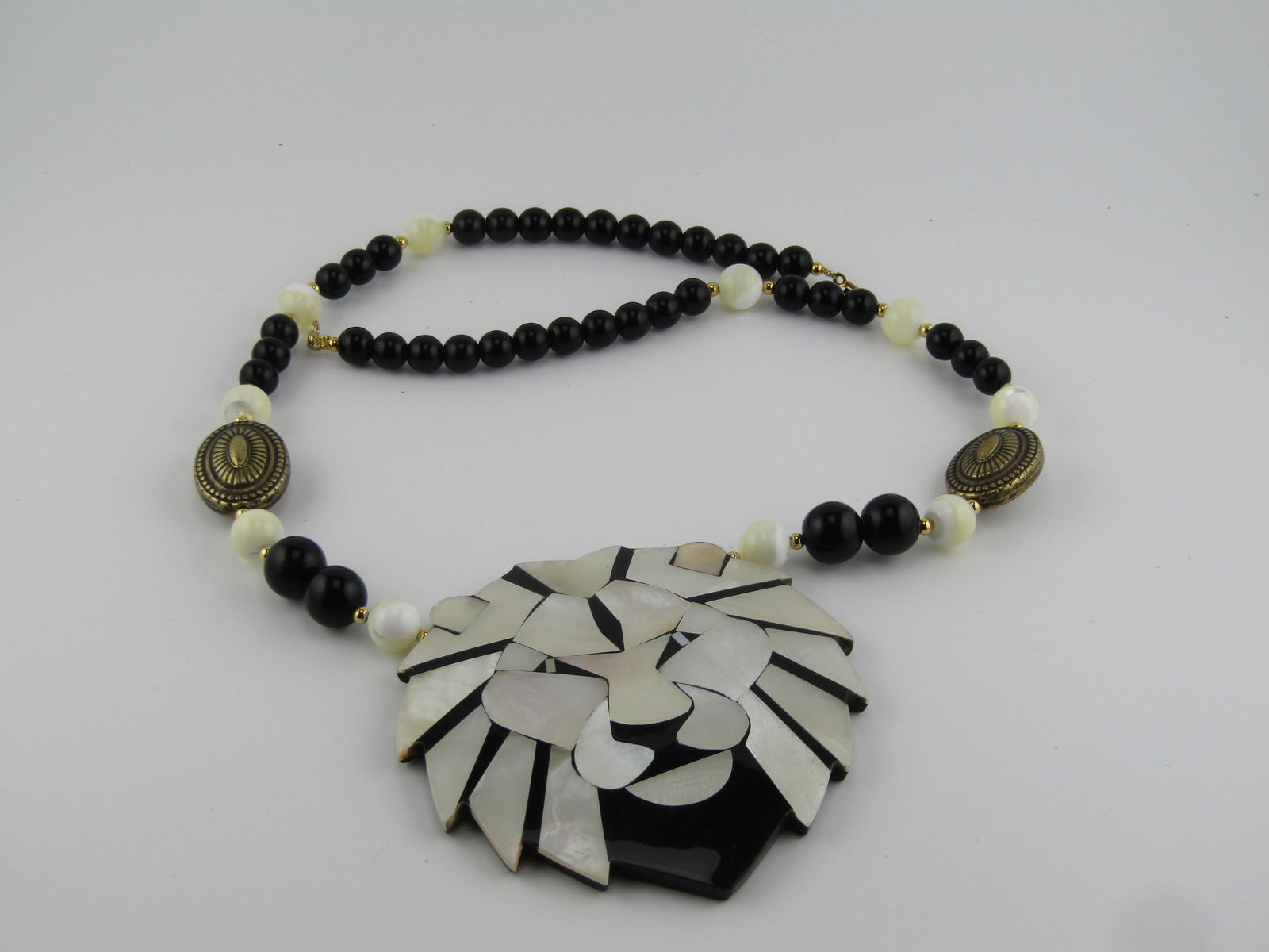 Vintage Lee Sand MOP Lion Beaded Necklace 22", 1970's-1980's - 4