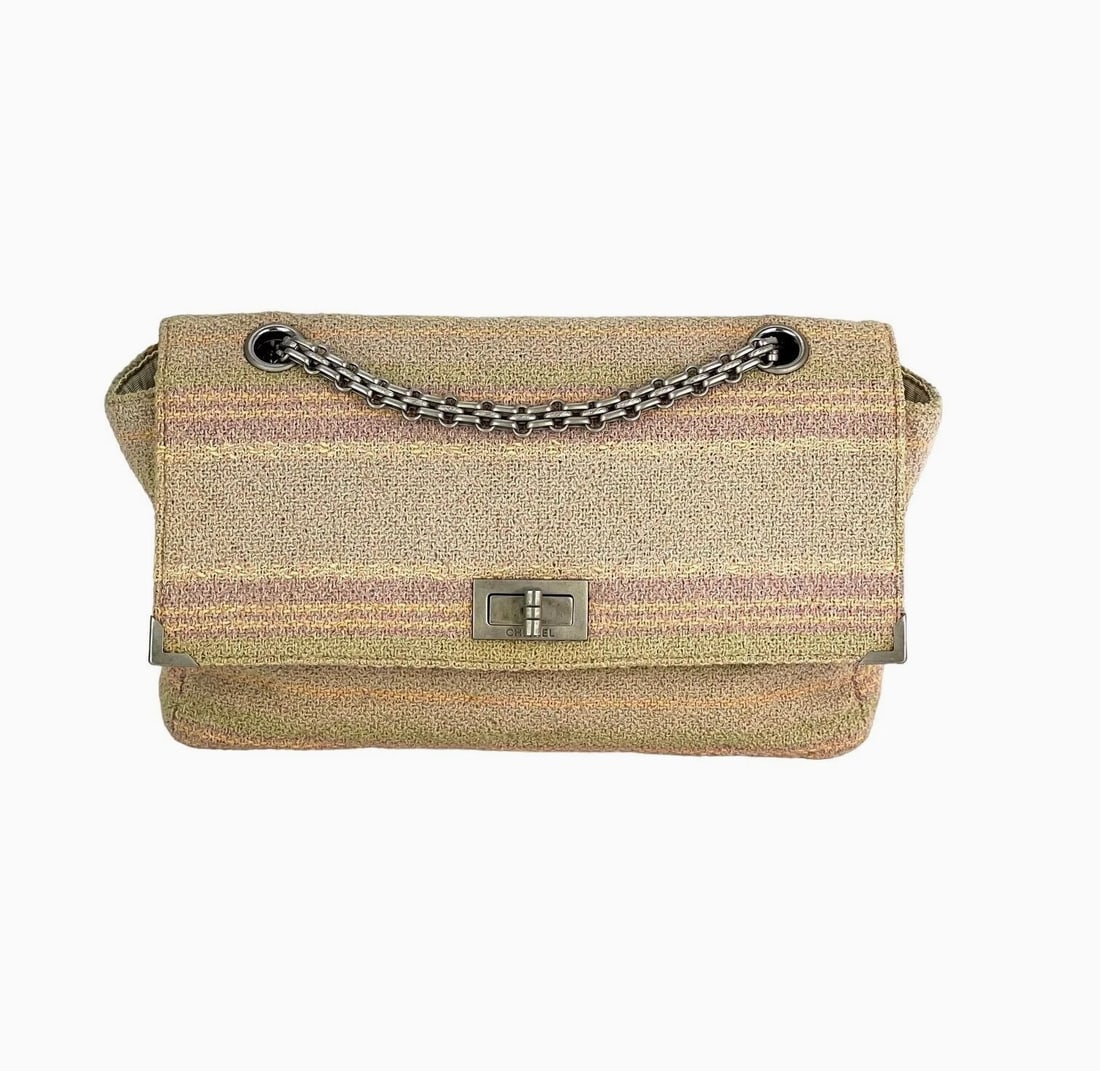 Chanel 2.55 Reissue 225 Single Flap Pink Multicolor Cotton Tweed Bag: Title: Chanel 2.55 Reissue 225 Single Flap Pink Multicolor Cotton Tweed Bag Description: Pre-Owned 100% Authentic Chanel Calfskin Chevron Quilted Medium Boy Flap Light Green Bag RATING: A...excellent.