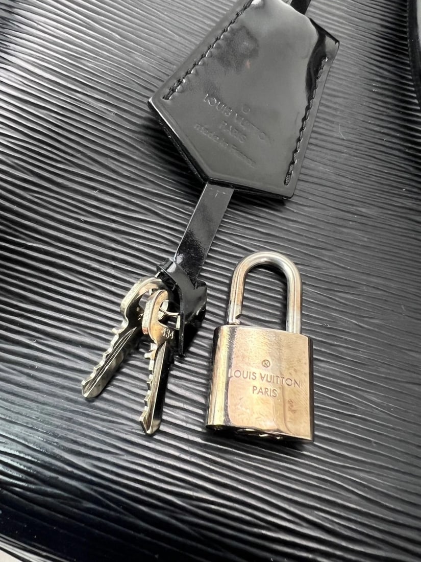 Louis Vuitton Electric Epi Pont Neuf GM Hand Bag - 8