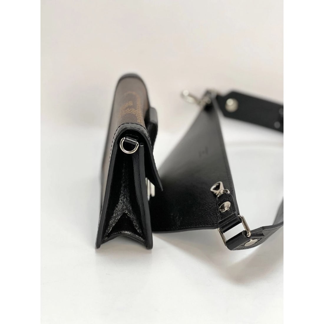 LOUIS VUITTON Reverse Giant Monogram Dauphine Bumbag Clutch - 12