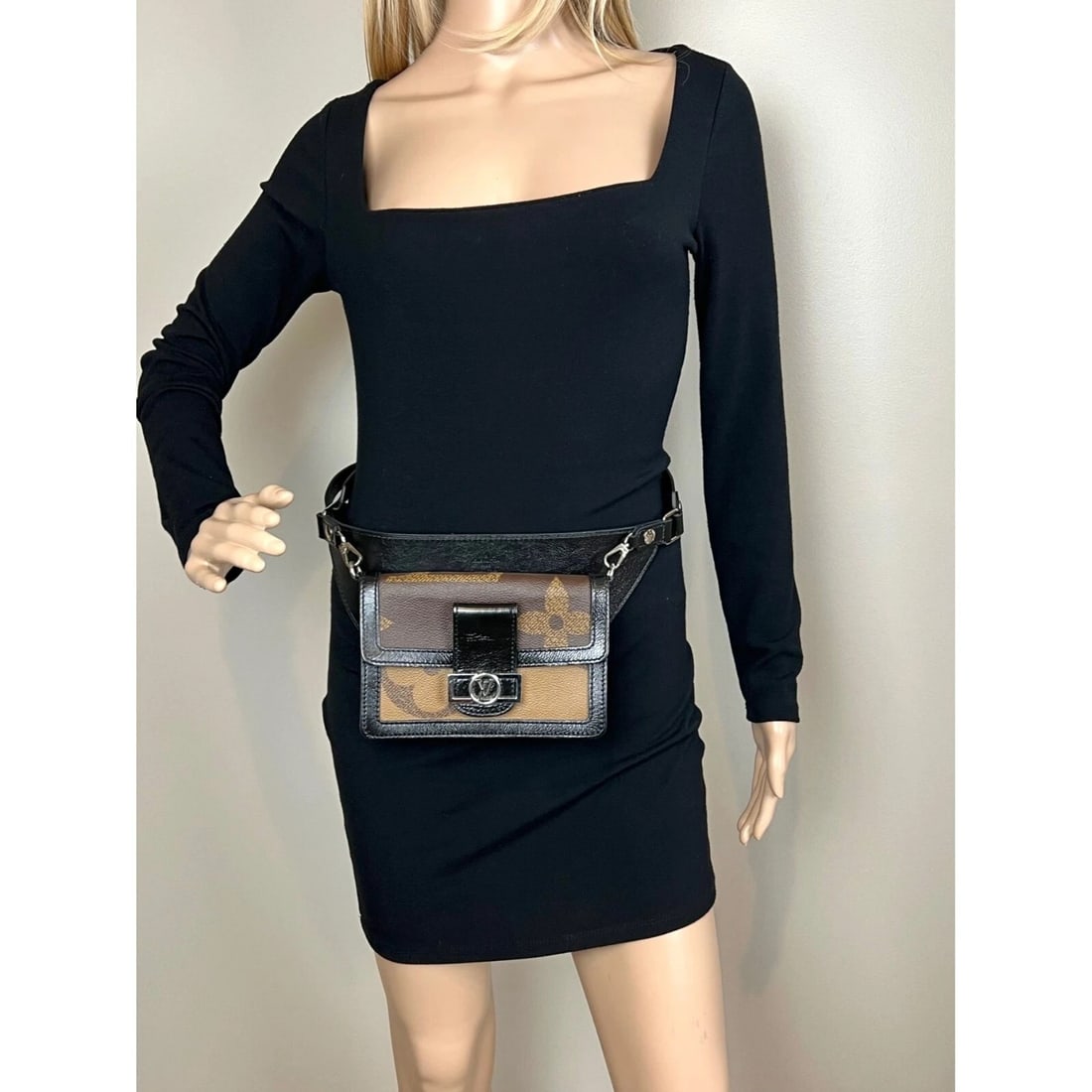 LOUIS VUITTON Reverse Giant Monogram Dauphine Bumbag Clutch - 7