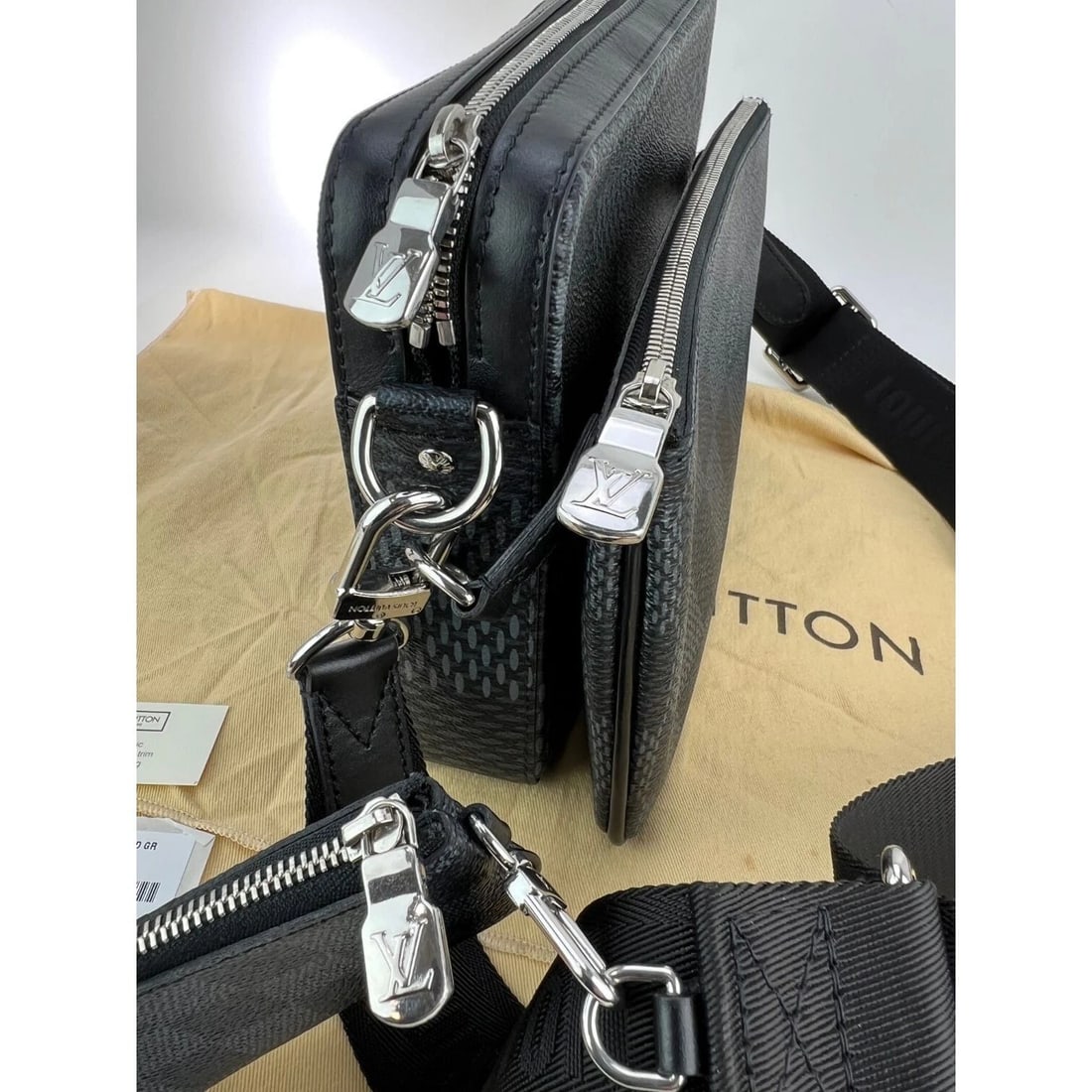 LOUIS VUITTON Trio Messenger Damier Graphite Men's Bag - 10