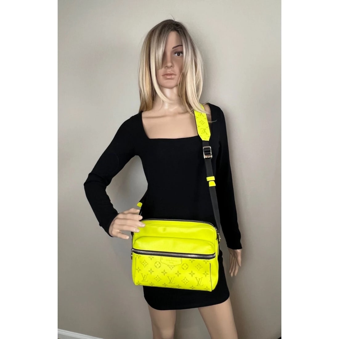 LOUIS VUITTON Taiga Outdoor Messenger Yellow Bag - 6