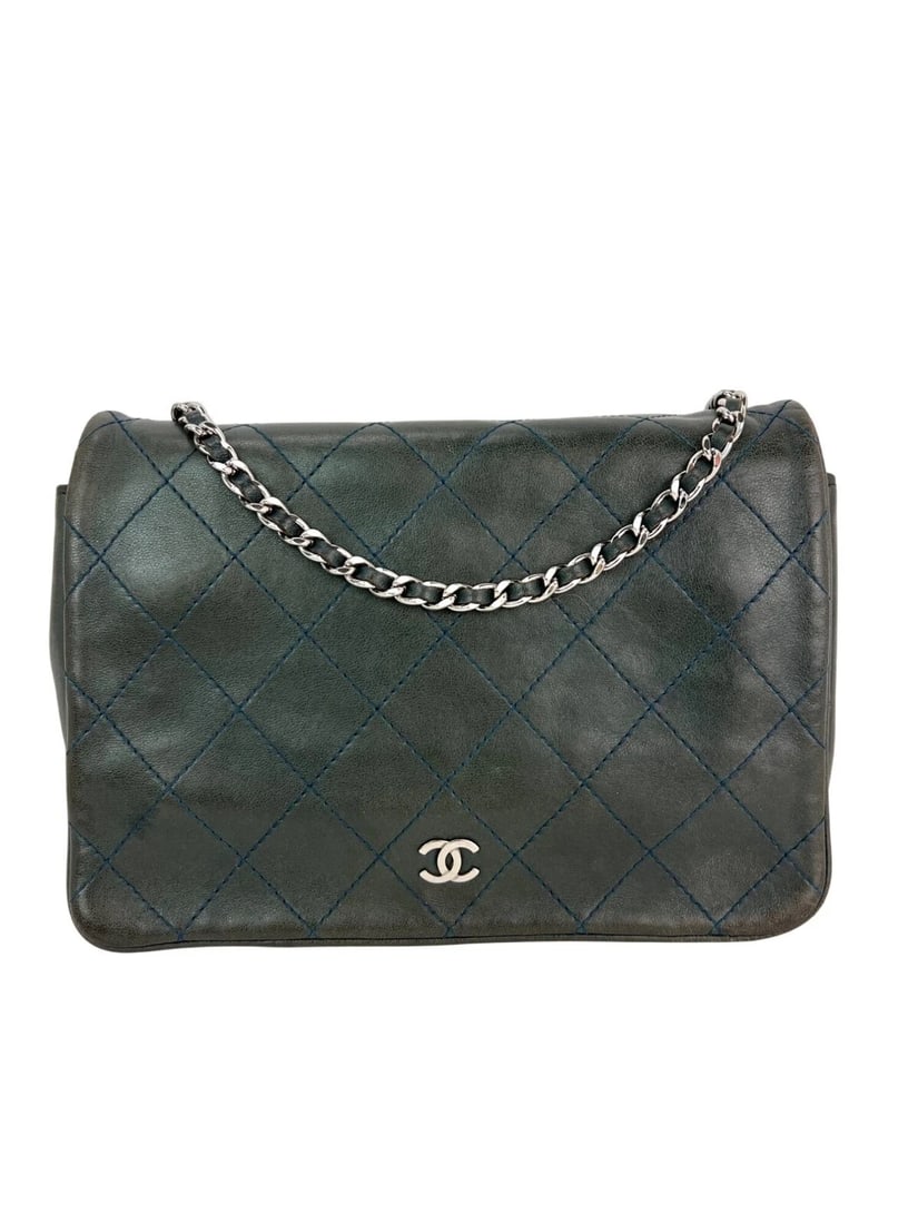 Chanel Quilted Lambskin Stitched Wallet on a Chain Crossbody Bag: Title: Chanel Quilted Lambskin Stitched Wallet on a Chain Crossbody Bag Description: Pre-Owned 100% Authentic Chanel Quilted Lambskin Stitched Wallet on a Chain Crossbody Bag RATING: B...Very Good,
