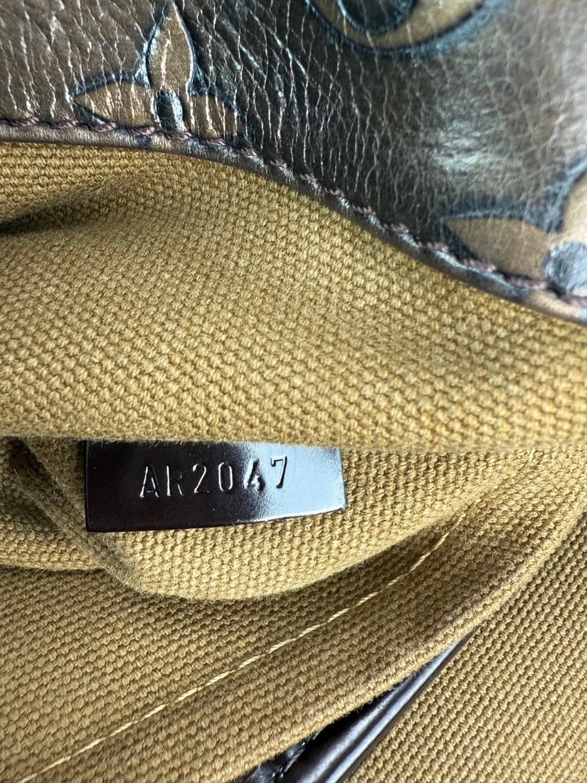 Louis Vuitton Vintage Bronze Monogram Sergeant GM Shoulder Bag - 6