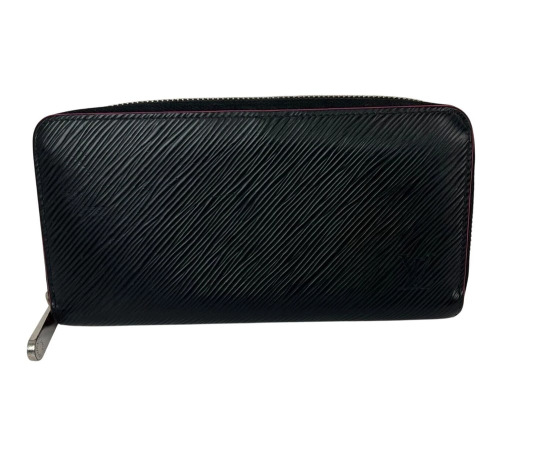 Louis Vuitton Black Epi Leather Zippy Wallet Clutch: Title: Louis Vuitton Black Epi Leather Zippy Wallet Clutch Description: Pre-Owned 100% Authentic Louis Vuitton Black Epi Leather Zippy Wallet Clutch RATING: B...Good, Shows some signs of wear