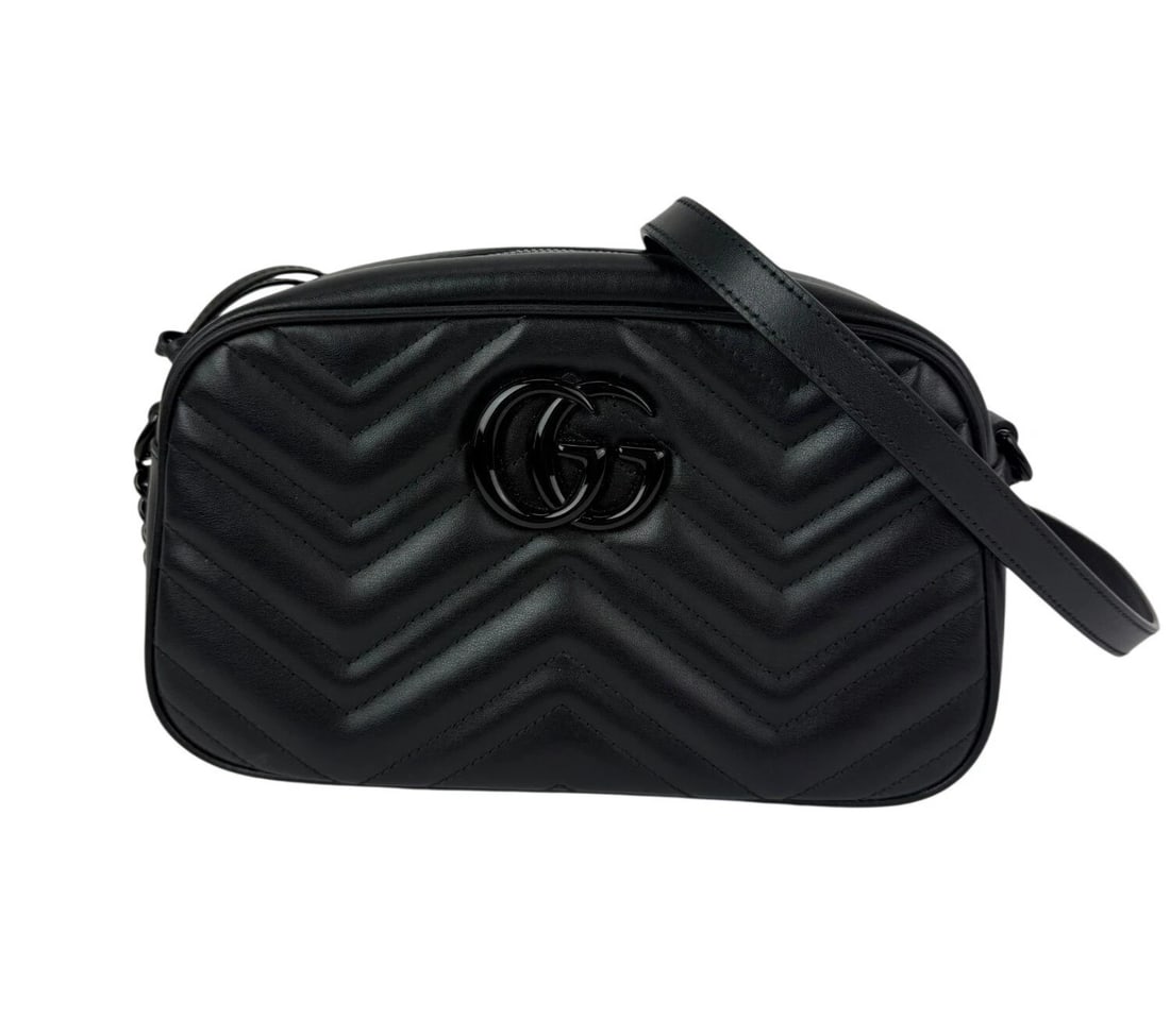 Gucci GG Marmont Small Camera Monochrome Crossbody Bag: Title: Gucci GG Marmont Small Camera Monochrome Crossbody Bag Description: Pre-Owned 100% Authentic Gucci GG Marmont Small Camera Monochrome Crossbody Bag RATING: A...excellent, near mint, has