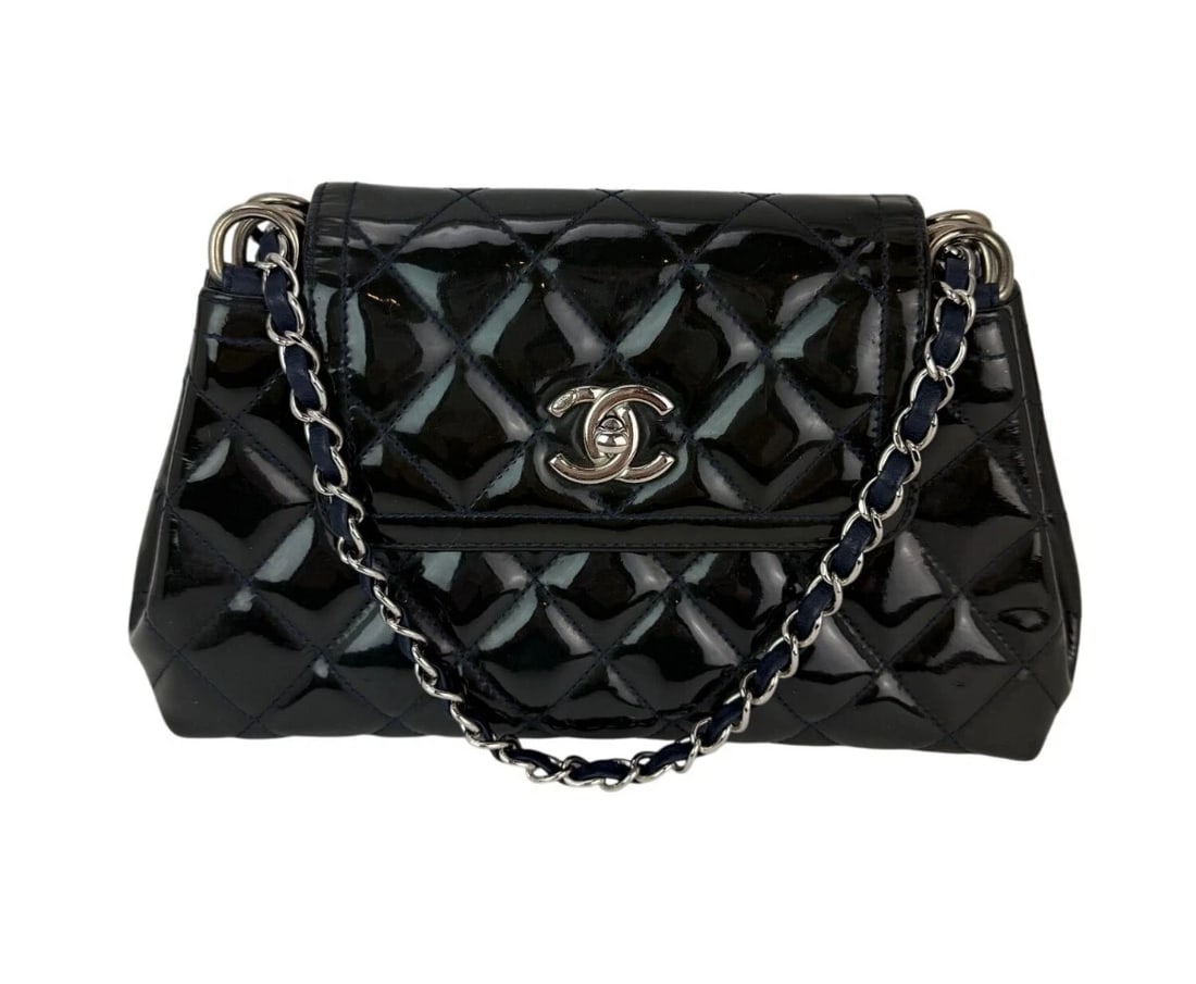 Chanel Medium Coco Shine Accordion Patent Leather Dark Navy Flap Bag: Title: Chanel Medium Coco Shine Accordion Patent Leather Dark Navy Flap Bag Description: Pre-Owned 100% Authentic Chanel Medium Coco Shine Accordion Patent Leather Dark Navy Flap Crossbody Bag