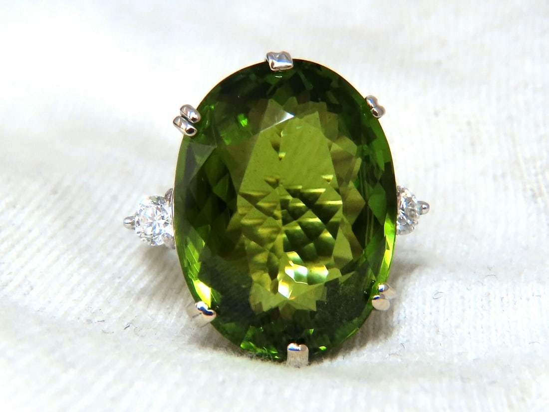 GIA Certified 35.63ct Natural Green Peridot Diamonds Rings 18 Karat - 2