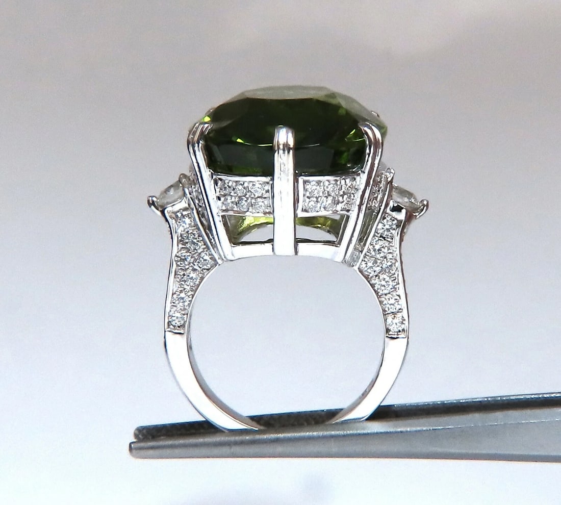 GIA Certified 35.63ct Natural Green Peridot Diamonds Rings 18 Karat - 4