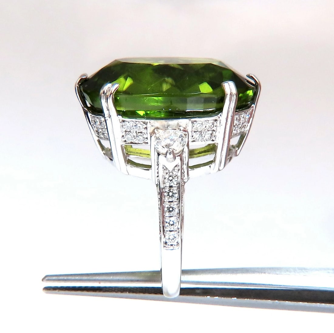 GIA Certified 35.63ct Natural Green Peridot Diamonds Rings 18 Karat - 5