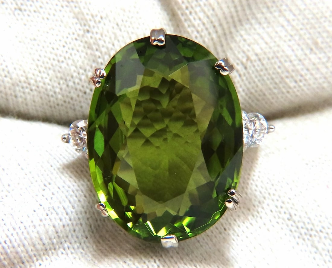 GIA Certified 35.63ct Natural Green Peridot Diamonds Rings 18 Karat - 7