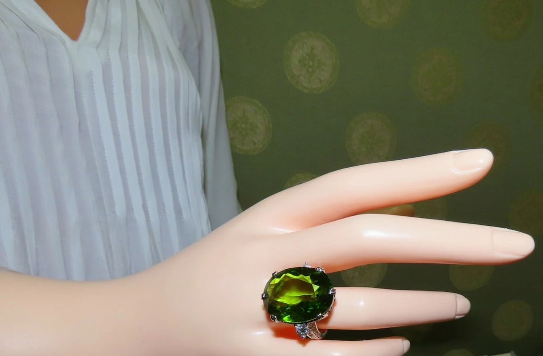 GIA Certified 35.63ct Natural Green Peridot Diamonds Rings 18 Karat - 8