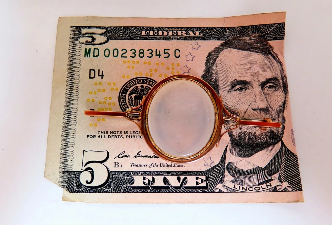 European Antique Coat of Arm Carved Crest Pin 10 Karat** - 5