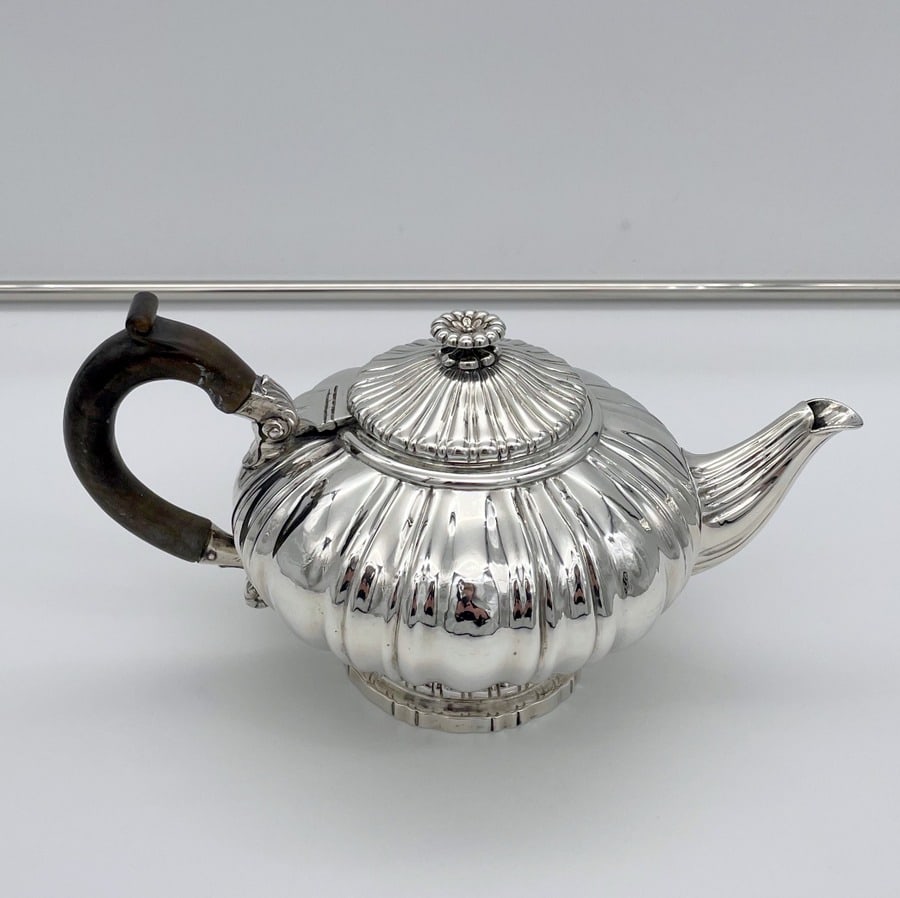 Early 19th Century Antique George IV Sterling Silver Teapot London 1821 Robert Hennell II - 2