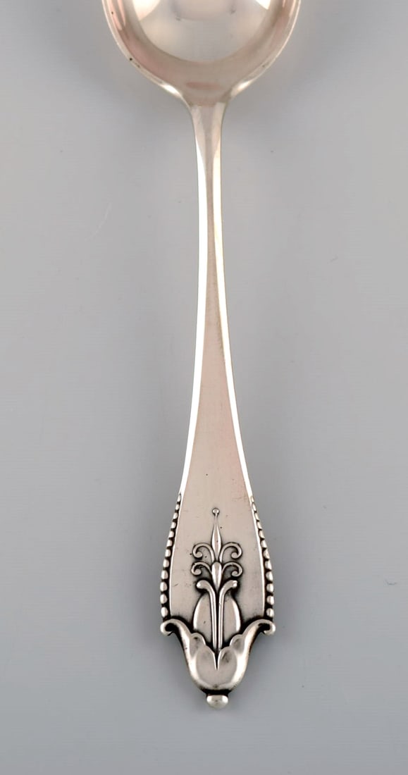 Four Georg Jensen Akkeleje dessert spoons in silver (830). Dated 1920. - 3