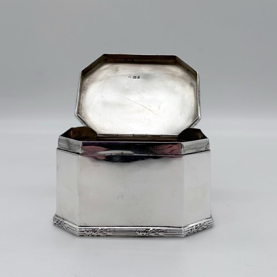 20th Century Modern George V Sterling Silver Box London 1924 Charles Edwards - 6