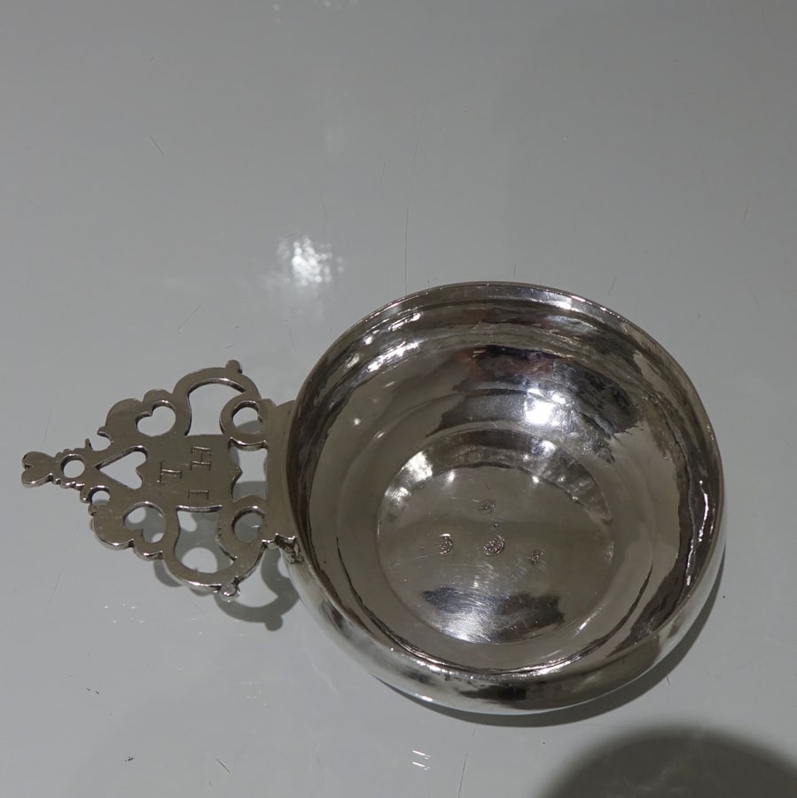 17th Century Antique William & Mary Sterling Silver Bleeding Bowl London 1693 William Gimber - 2