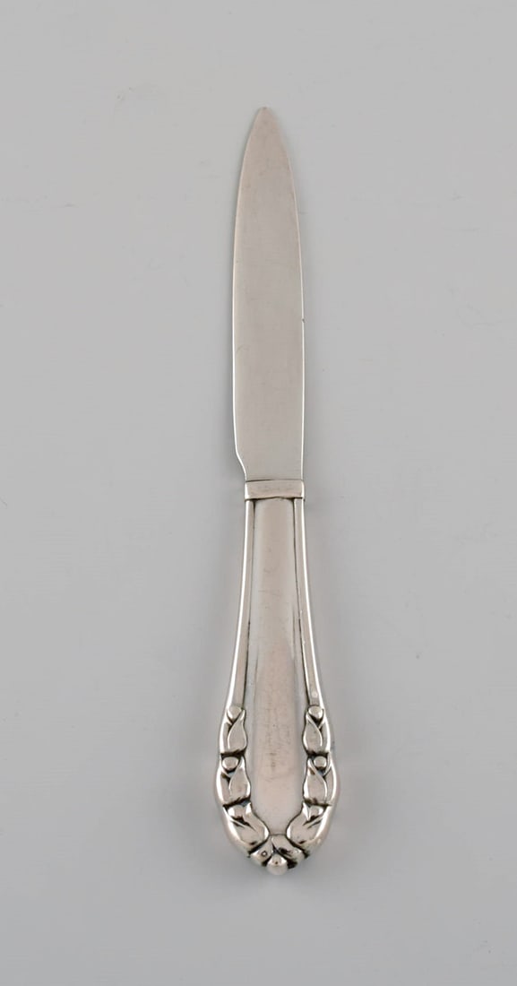 Eight early Georg Jensen Lily of the valley fruit / butter knives in solid silver (830). Dated - 2