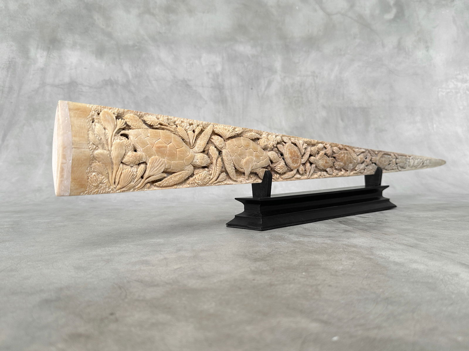 Beautiful engraved Swordfish rostrum - Marine motif - 5