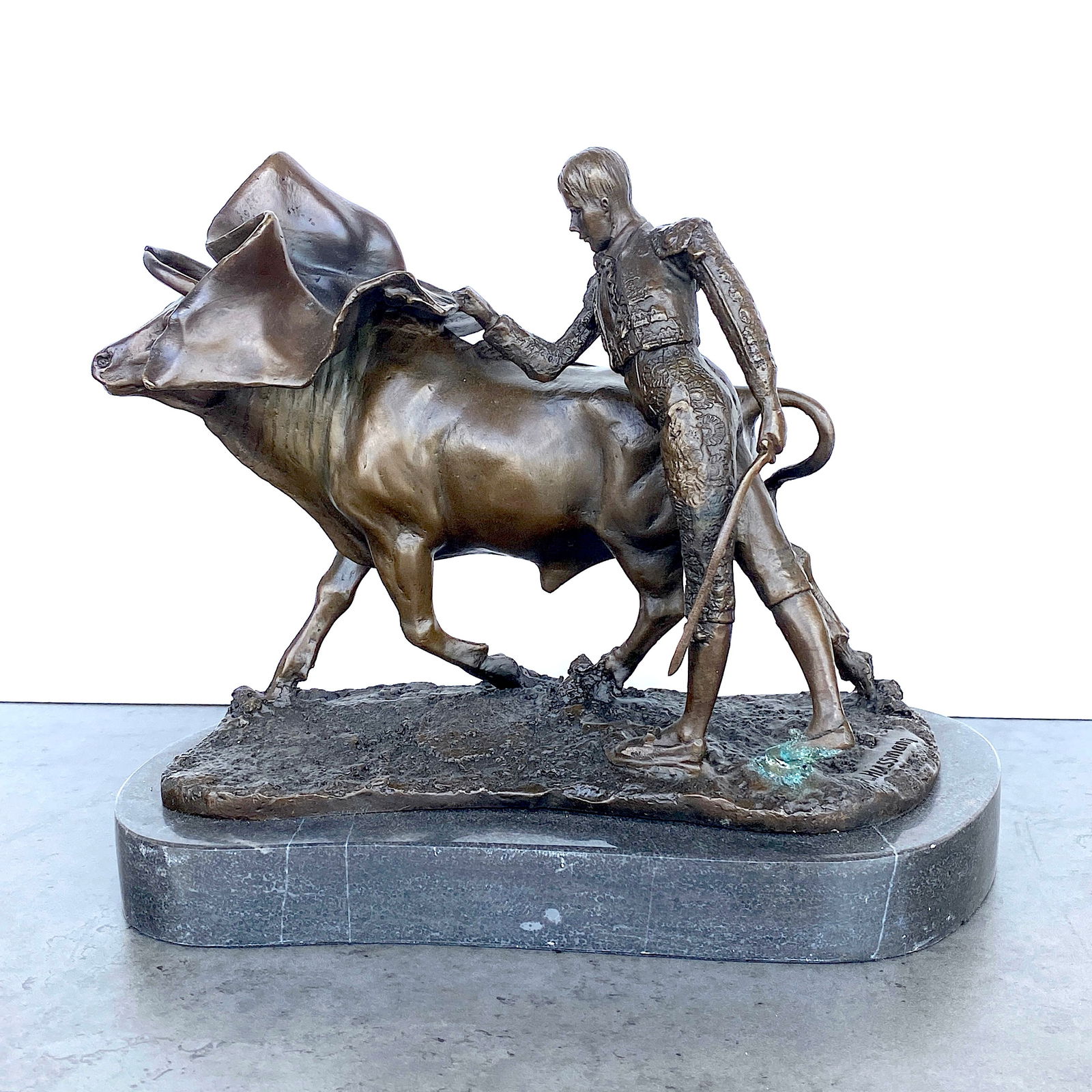 Bronze Statue of a Corrida bullfighter / Matador on marble base (1 of 8)