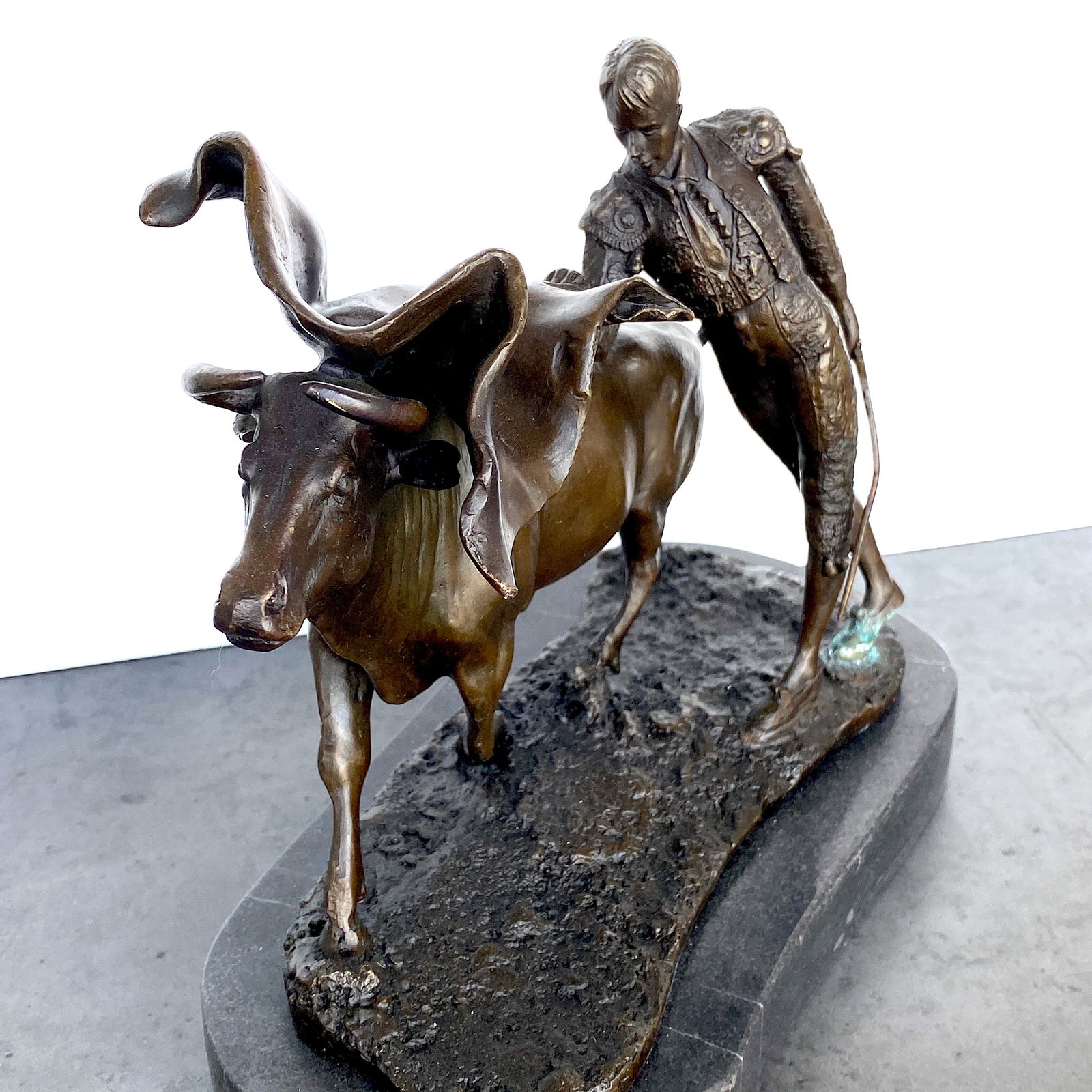 Bronze Statue of a Corrida bullfighter / Matador on marble base - 3