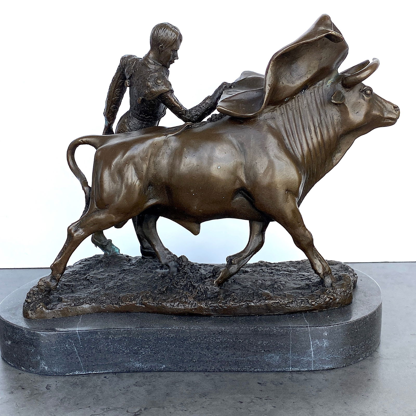 Bronze Statue of a Corrida bullfighter / Matador on marble base - 4