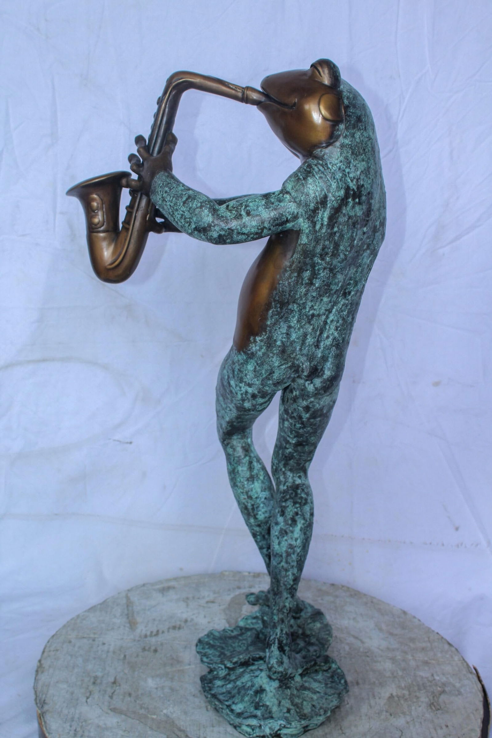 Musical Frog Playing Saxophone Bronze Fountain, Fun home Decor 14" x 9" x 32"H - 10