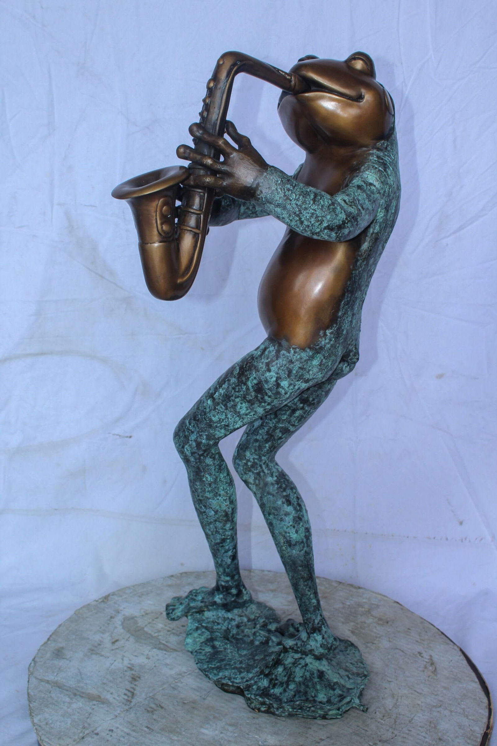 Musical Frog Playing Saxophone Bronze Fountain, Fun home Decor 14" x 9" x 32"H - 11