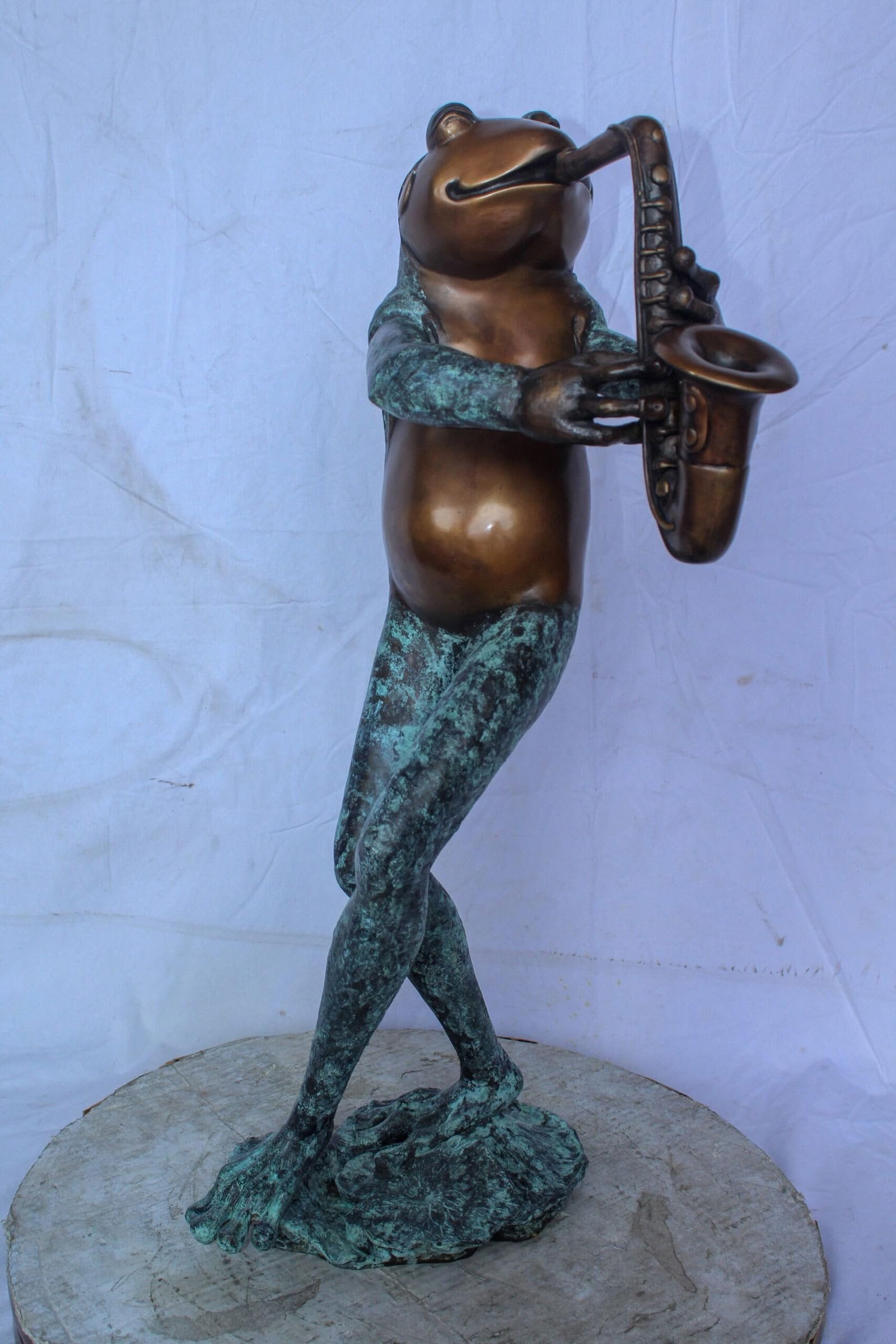 Musical Frog Playing Saxophone Bronze Fountain, Fun home Decor 14" x 9" x 32"H - 4