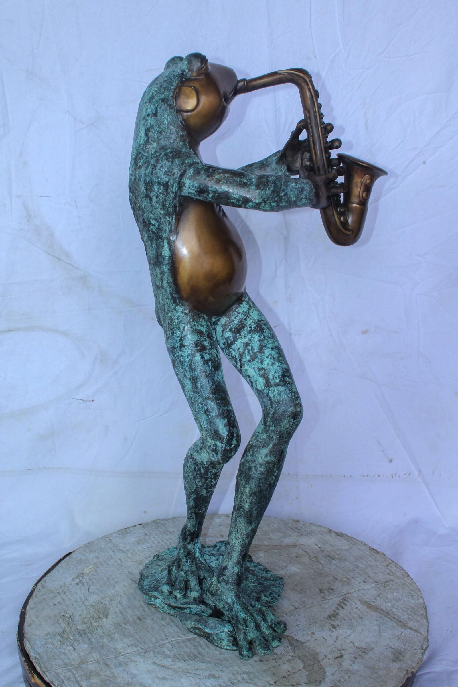 Musical Frog Playing Saxophone Bronze Fountain, Fun home Decor 14" x 9" x 32"H - 7