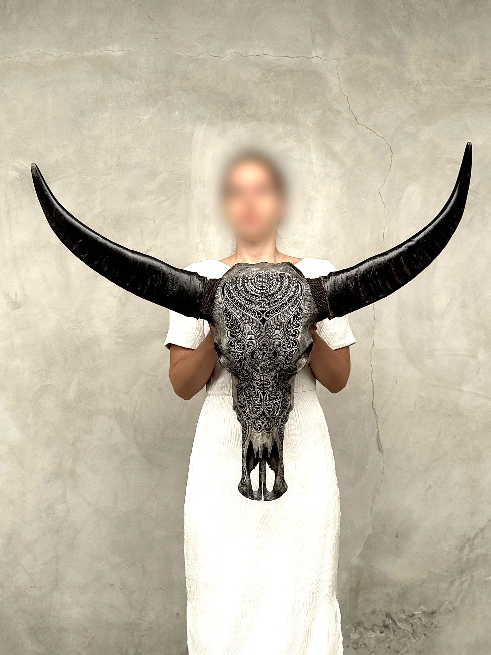 Stunning carved grey water buffalo skull - Badong motif - 2