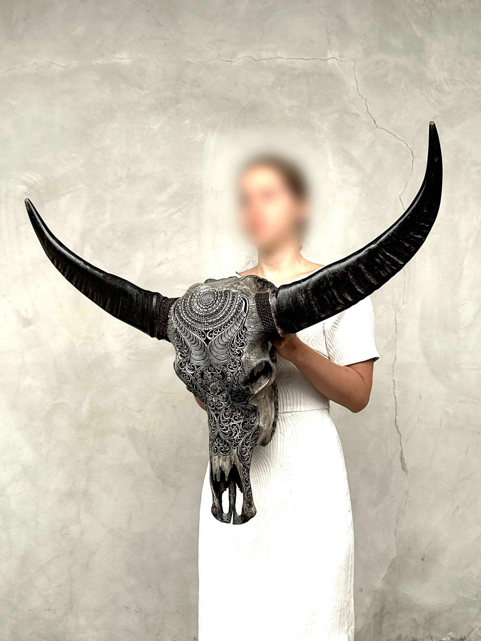 Stunning carved grey water buffalo skull - Badong motif - 3