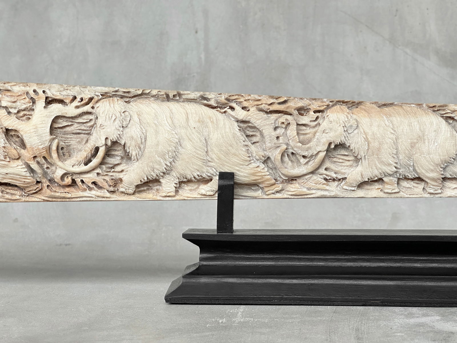 Large engraved Swordfish rostrum - Prehistoric Woolly Mammoth Scene - 7