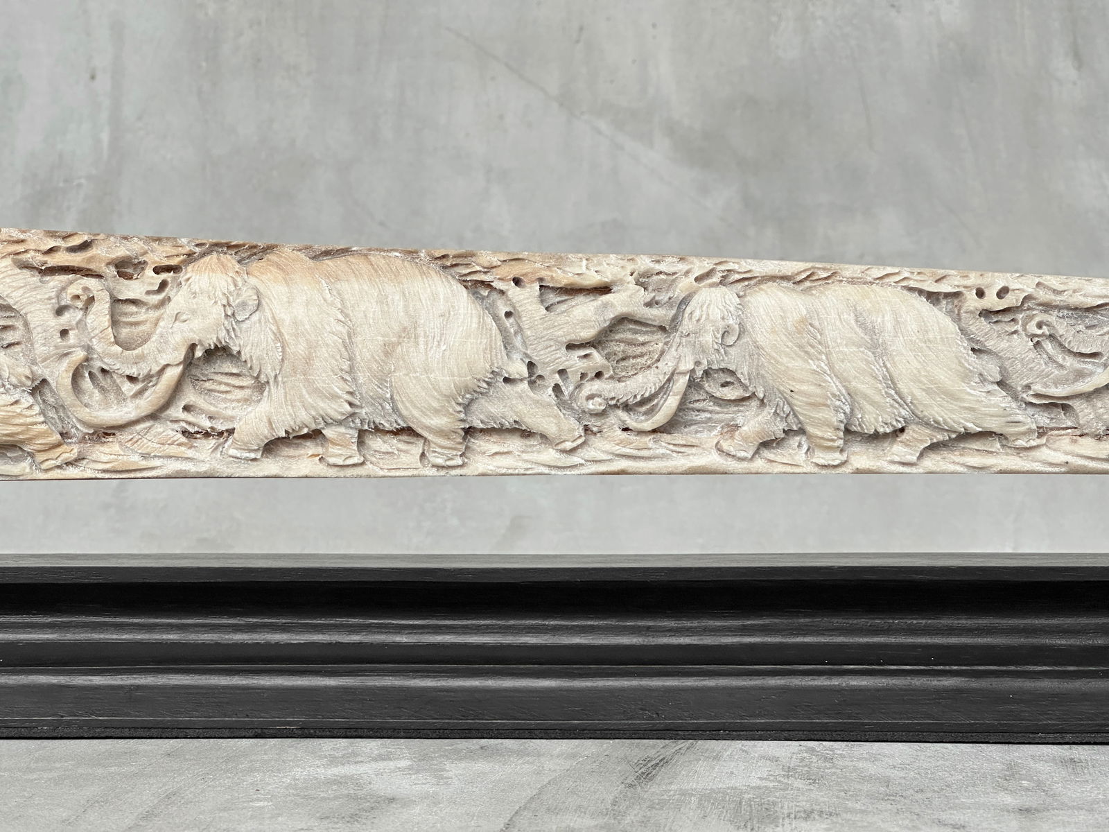 Large engraved Swordfish rostrum - Prehistoric Woolly Mammoth Scene - 8