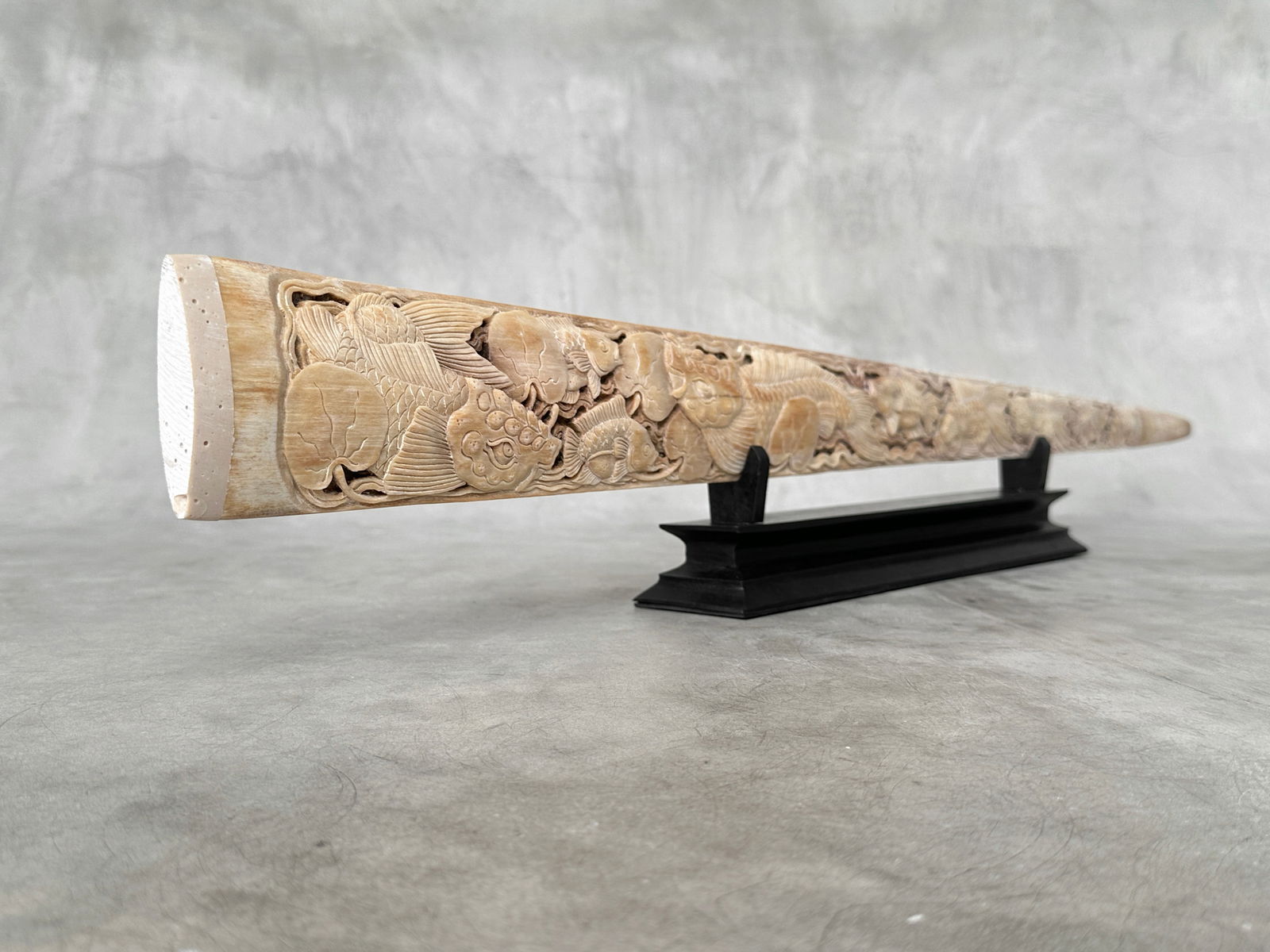 Wonderful large carved swordfish tusk - Japanese koi motif - 5