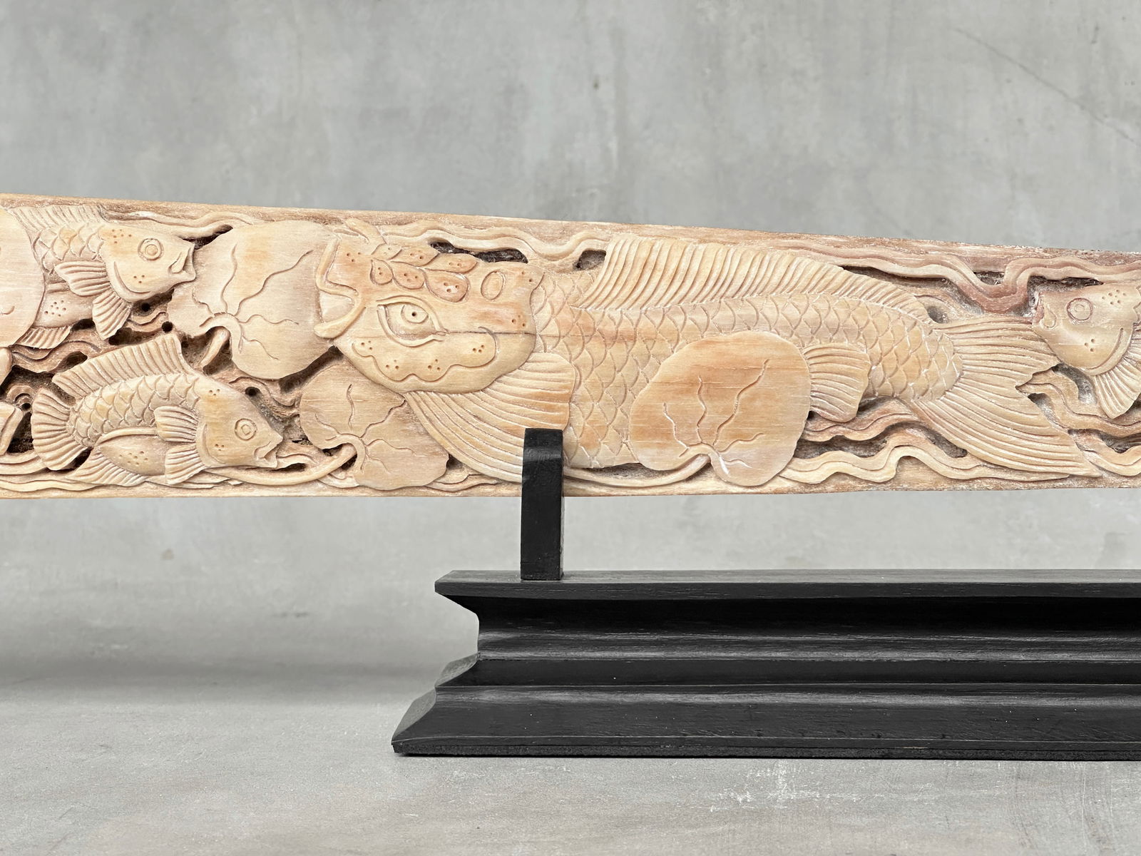 Wonderful large carved swordfish tusk - Japanese koi motif - 7