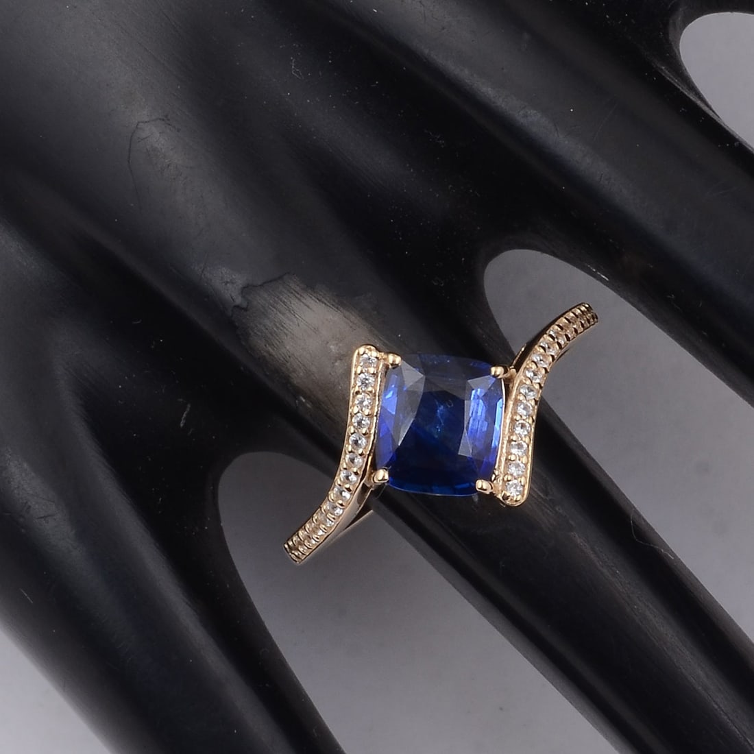 1.65 Ct Cushion Sapphire 9K Gold Ring - 2