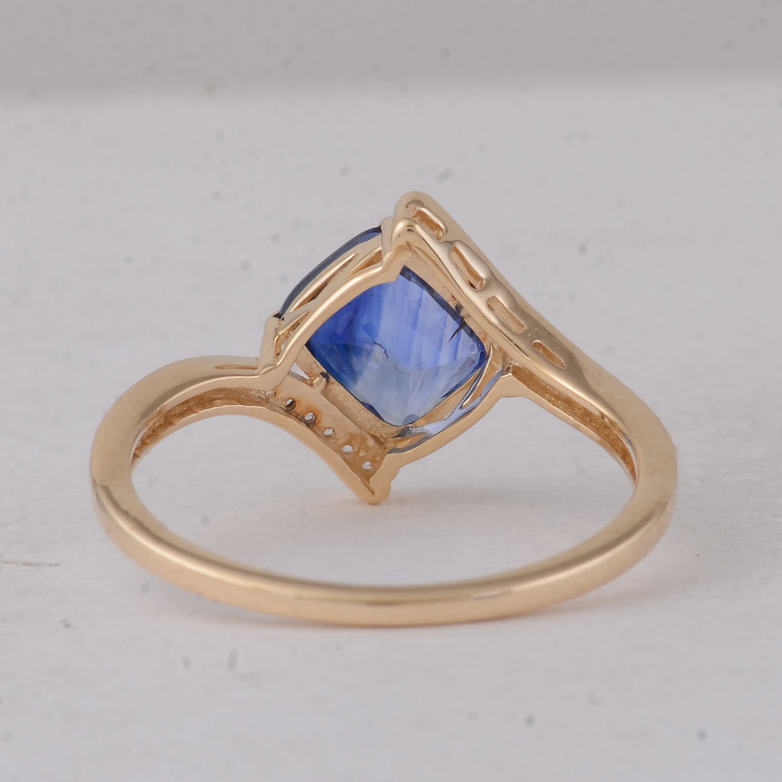 1.65 Ct Cushion Sapphire 9K Gold Ring - 3