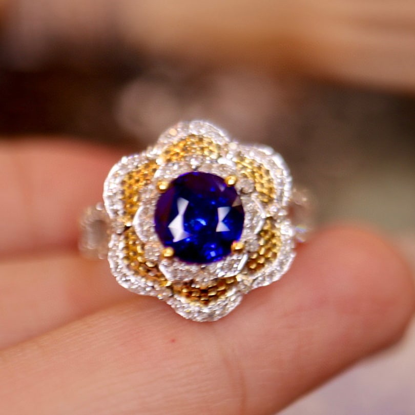 14K GOLD 2.31 CTW NATURAL SAPPHIRE & DIAMOND RING: Title:14K GOLD 2.31 CTW NATURAL SAPPHIRE & DIAMOND RINGDescription:Ref:230528548Gold Content:14K GoldRing Size:7.25USMain Gemstone:SapphireNumber of stones:1Shape:RoundCarat Weight:2.0ct Color:Royal
