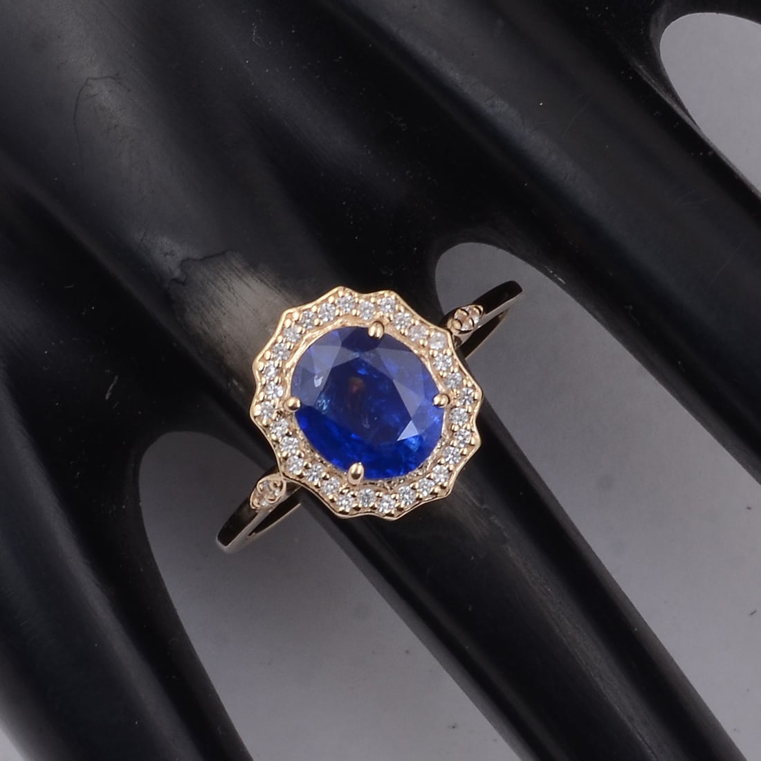 1.98 Ct Oval Sapphire 9K Gold Ring - 2