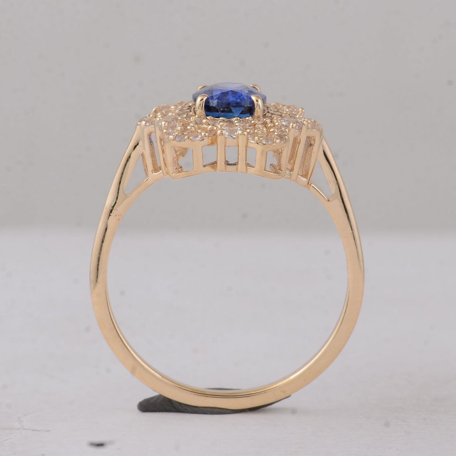 1.82 Ct Oval Sapphire 9K Gold Ring - 3