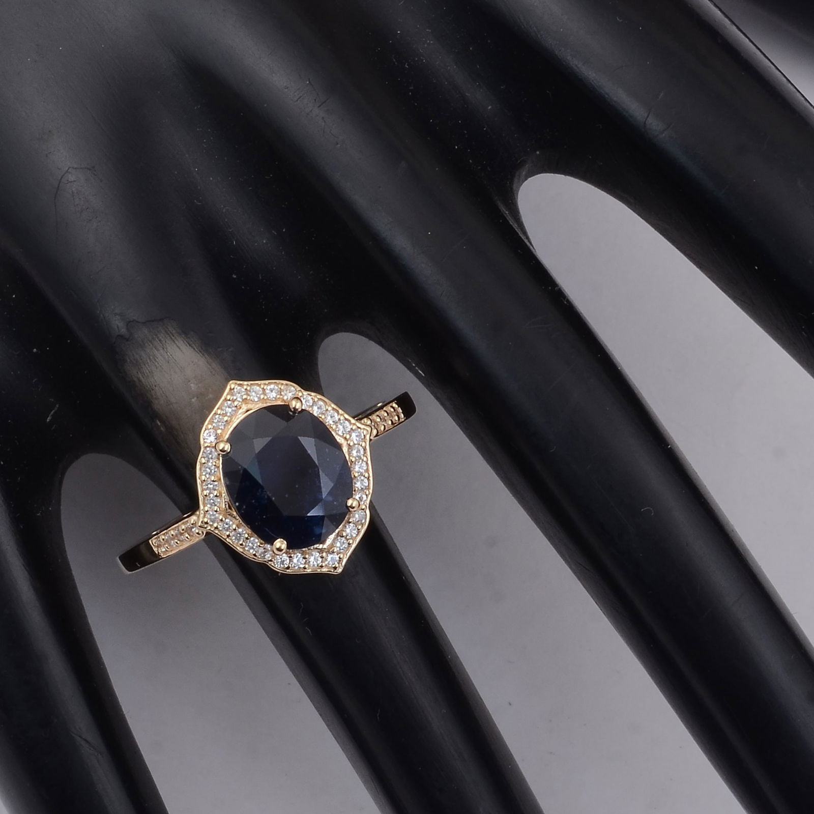 3.06 Ct Oval Sapphire 9K Gold Ring - 2