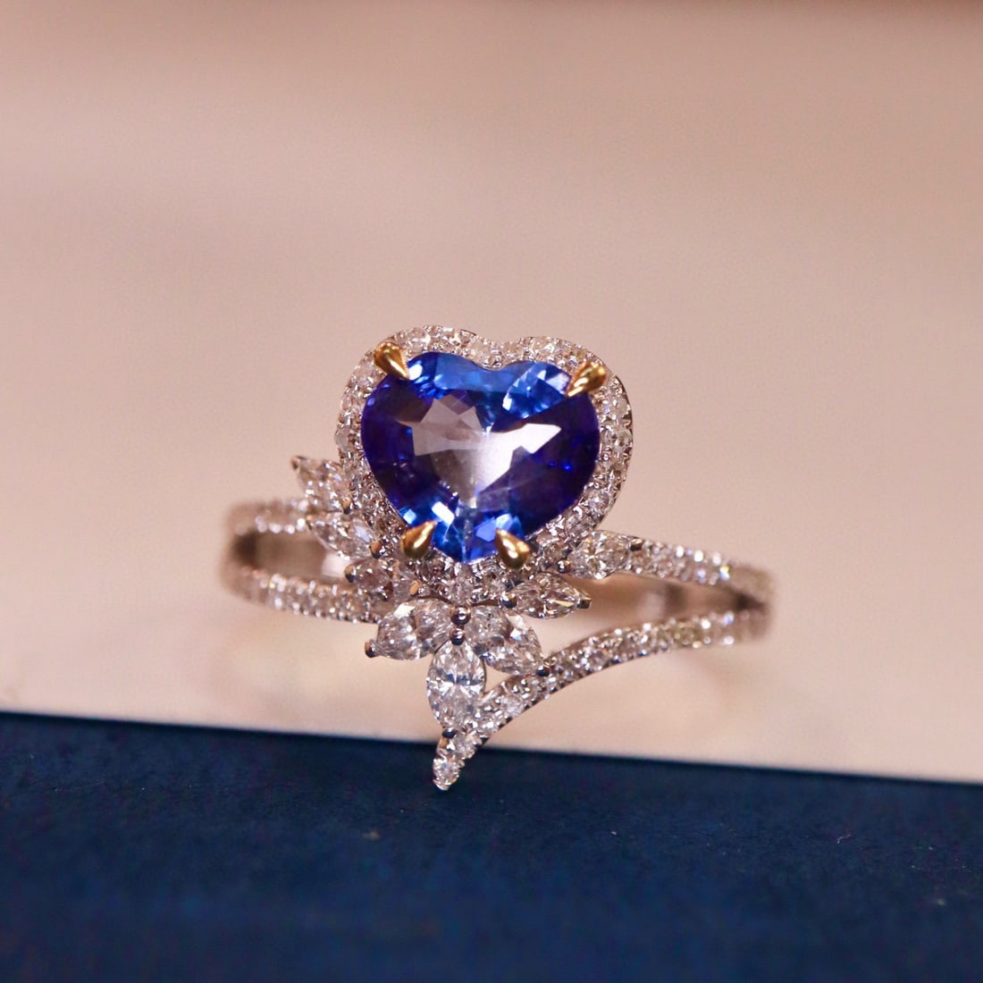 14K GOLD 2.02 CTW NATURAL SAPPHIRE & DIAMOND RING - 4