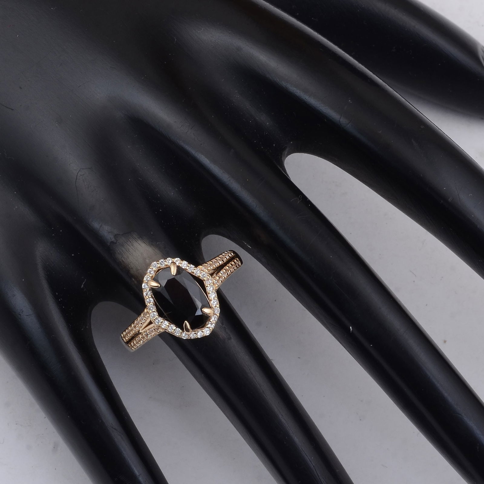 2.16 Ct Cushion Sapphire 9K Gold Ring - 2