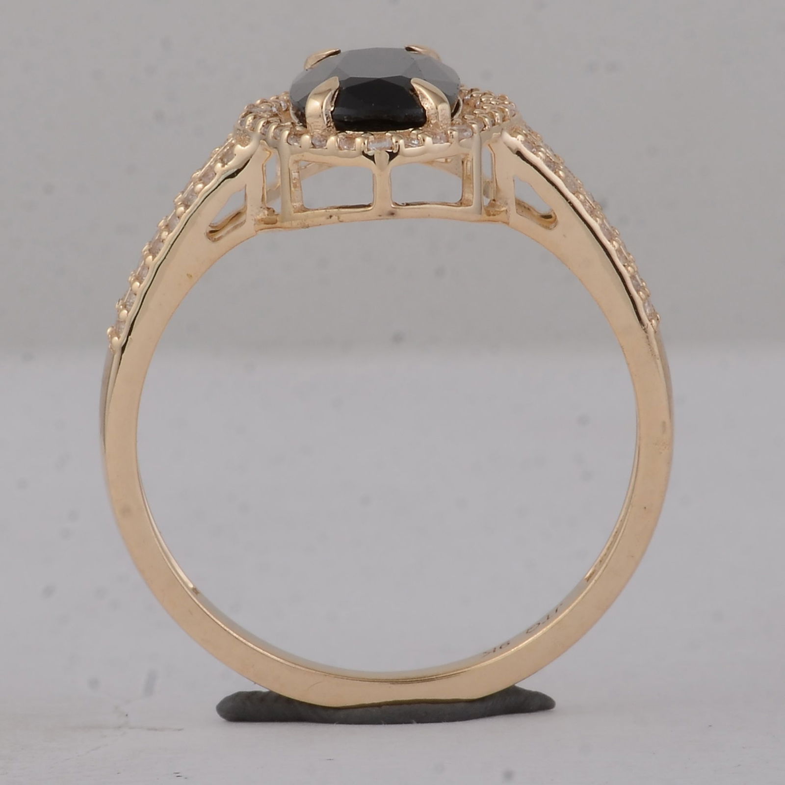 2.16 Ct Cushion Sapphire 9K Gold Ring - 4