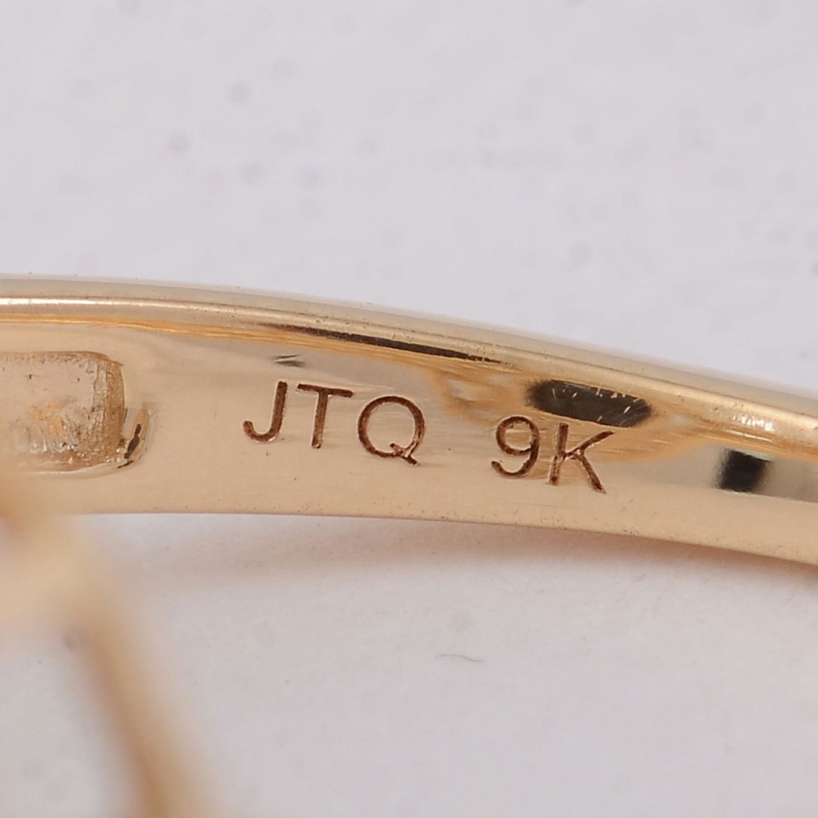 2.16 Ct Cushion Sapphire 9K Gold Ring - 5